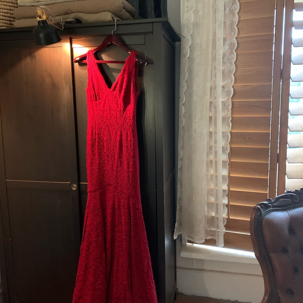 Lace dress - Picture 3 of 3
